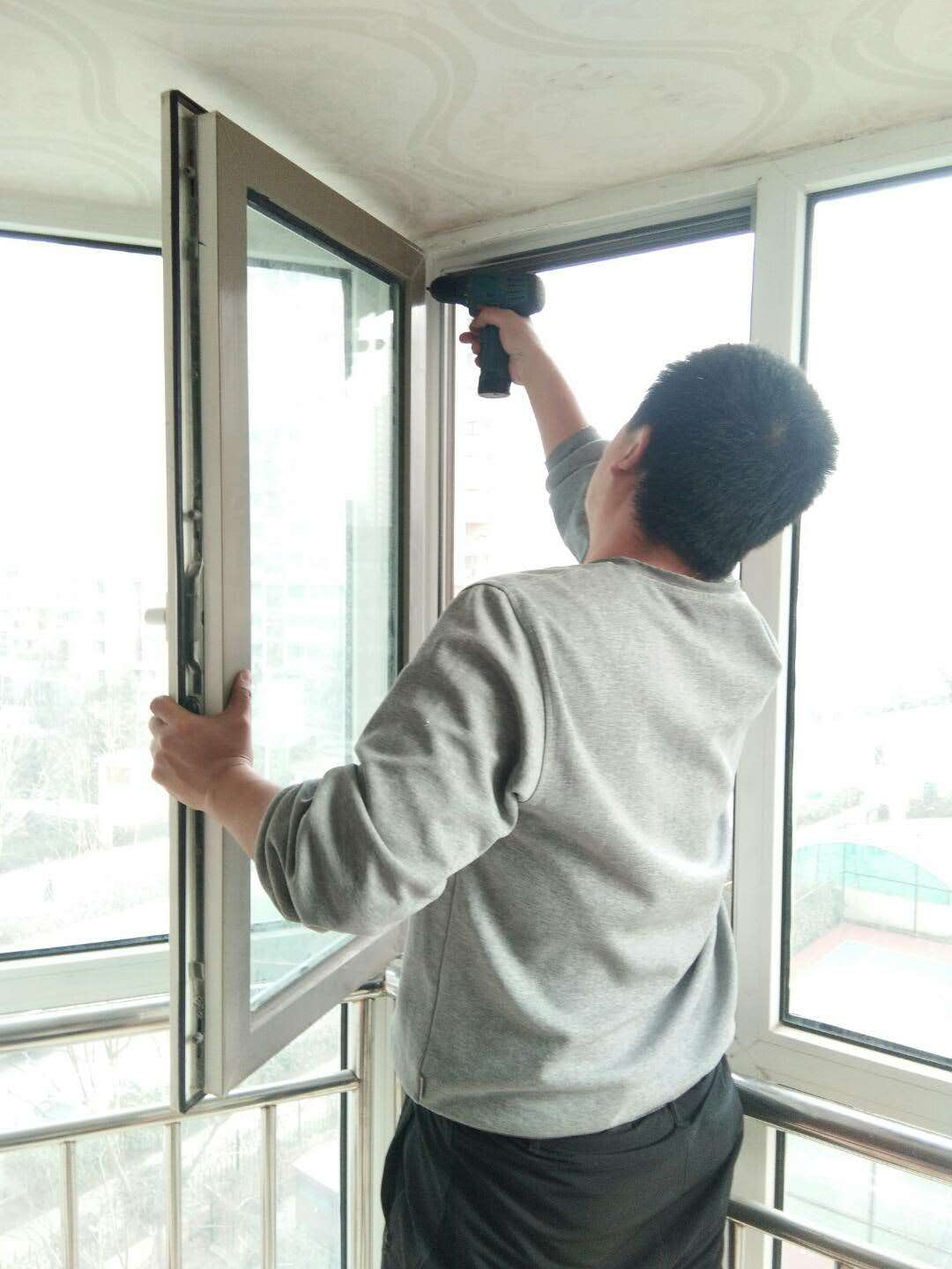 黃島區(qū)燈具、家具、廚具、衛(wèi)具專業(yè)安裝與維修服務(wù)，全區(qū)上門